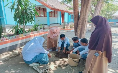 Siswa Fase- E SMA Negeri 16 Makassar Melakukan Kegiatan P5 dengan Tema Kewirausahaan